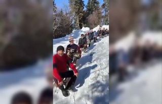Bu köyde 7’den 70’e herkes kızak yarışı yapıyor