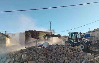 Bünyan’da harabe yapılar yıkıldı