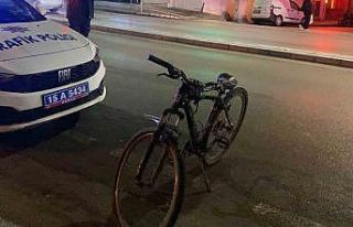 Burdur’da yola çıkan aracı gören bisikletli...