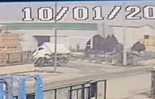 Bursa’da otomobil ile kamyonet çarpıştı