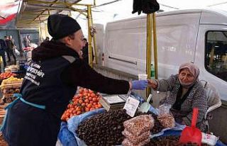 Büyükşehir’in sıcak çorba ikramı vatandaşları...