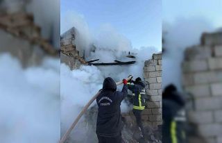 Çaldıran’da ahır yangını