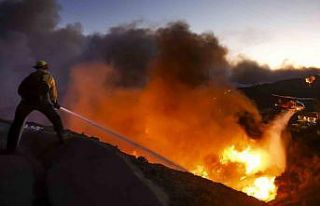 California’daki orman yangınlarında 2 kişi hayatını...