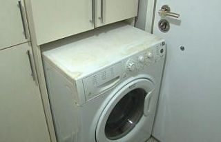Çamaşır makinesini çalışır halde bırakıp...