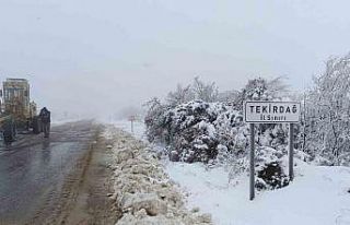 Çanakkale’de İl Özel İdare ekipleri karla kaplı...