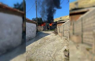 Çanakkale’de yanan ev kullanılamaz hale geldi