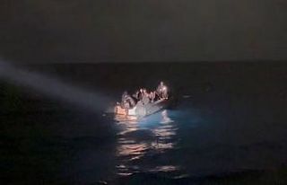 Çeşme açıklarında lastik bottaki 17’si çocuk...