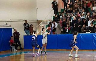 Ceyhan Belediye Basketbol Akademisi liderlik koltuğunu...