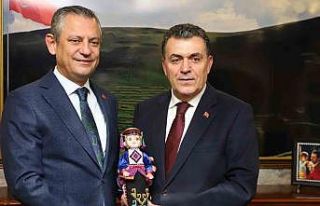 CHP Genel Başkanı Özgür Özel, Ardahan Belediyesini...