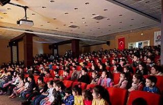 Çocuklara özel tiyatro gösterileri yarıyıl tatili...