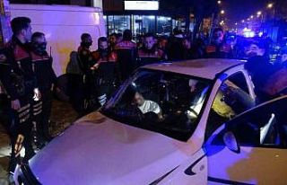 Çuval dolusu tabancayla polisten kaçtı, kaza yapınca...