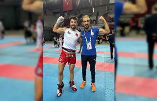 Dadaş kick boksçular madalyaları topladı