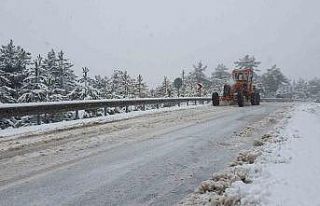 Demirci’de kar yağışı etkili oluyor