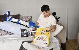 Deneme sınavı, bacağı kırılan gencin ayağına...