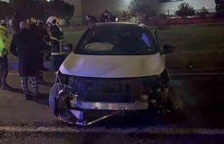 Denetimden kaçan sürücü ters yöne girerek kaza...