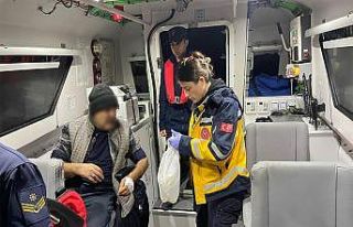 Denizin ortasında fenalaşan balıkçıya sağlık...