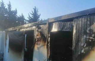 Depremzede ailenin konteyneri alevlere teslim oldu