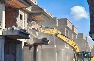 Didim’deki sitede yıkım işlemi başladı