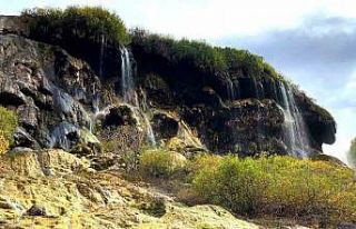 Dipsiz göl ve şelalesi tabiat parkı ilan edildi