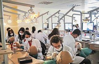 Diş Hekimliği Fakültesinde "Temel Diş Hekimliği...