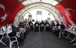 Diyarbakır anneleri çözüm süreci isteyerek evlatlarına...