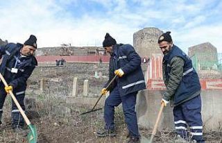 Diyarbakır’da mezarlıklarda temizlik çalışması