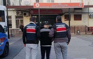 Dolandırıcılık suçundan 12 yıl cezası bulunan...