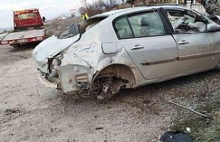 Duvara çarpan otomobil sürücüsü ağır yaralandı