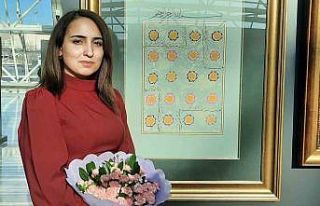 Ebru sanatçılarının eserleri Başkentlilerin beğenisine...