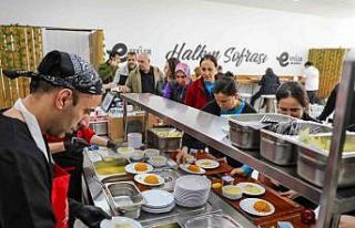 Efeler’deki Kent Lokantası’na vatandaşlardan...