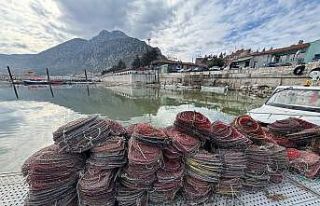 Eğirdir Gölü’nde 1 haftada kaçak avlanan bin...