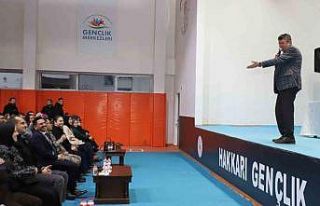 Eğitimci-Yazar Kapaklıkaya Hakkari’de söyleşi...