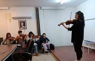 Eğitimini borçlu olduğu okulda yıllar sonra ders...