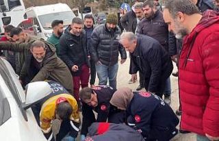 Elazığ’da feci kaza: Motokurye otomobilin altına...