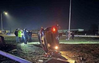 Emniyet kemeri hayat kurtardı: Takla atan araçta...