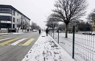 Erzincan’da sömestir tatilinde çocuklar kar heyecanı...