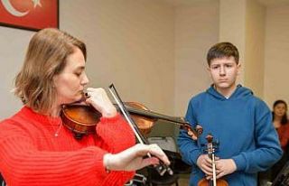 Esenyurt Belediyesi’nden gençlerin müzik ve sanatla...