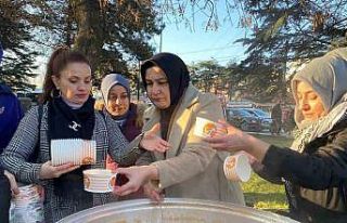 Eskişehir’de dağıtılan sıcak çorbalara yoğun...