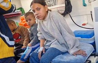 Ev yangını kontrol altına alındı: Mahsur kalan...