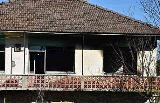 Evde çıkan yangında yaşlı kadın hayatını kaybetti