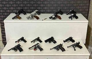 Evden cephanelik çıktı: Binlerce fişek ve çok...