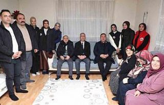 Evi yanan kadına destek Erzincan Valiliğinden geldi