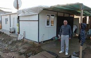 “Evim yok çadırda kalıyorum” diyen kadının...