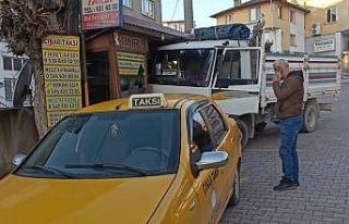 Frenleri boşalan kamyon taksi durağına daldı