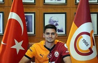 Galatasaray, iki genç futbolcunun sözleşmesini...