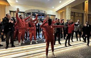 Galatasaray kafilesine Mersin’de coşkulu karşılama