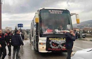 Galatasaray ve Göztepe taraftarları Bursa’da birbirine...