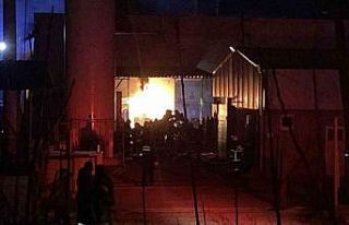 Gaz dolum tesisinde yangın: Tüpler alevlere teslim...