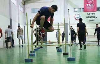 Geleceğin polis adayları, hayalleri için ter döküyor