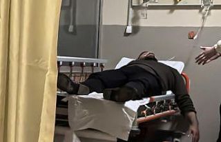 Genç kasap et keserken kendini yaraladı